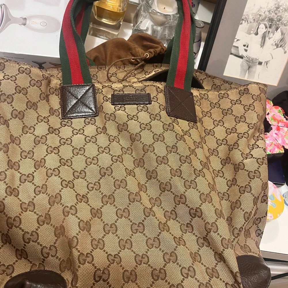 Authentic Gucci tote with reinforced corners - Picture 7 of 13